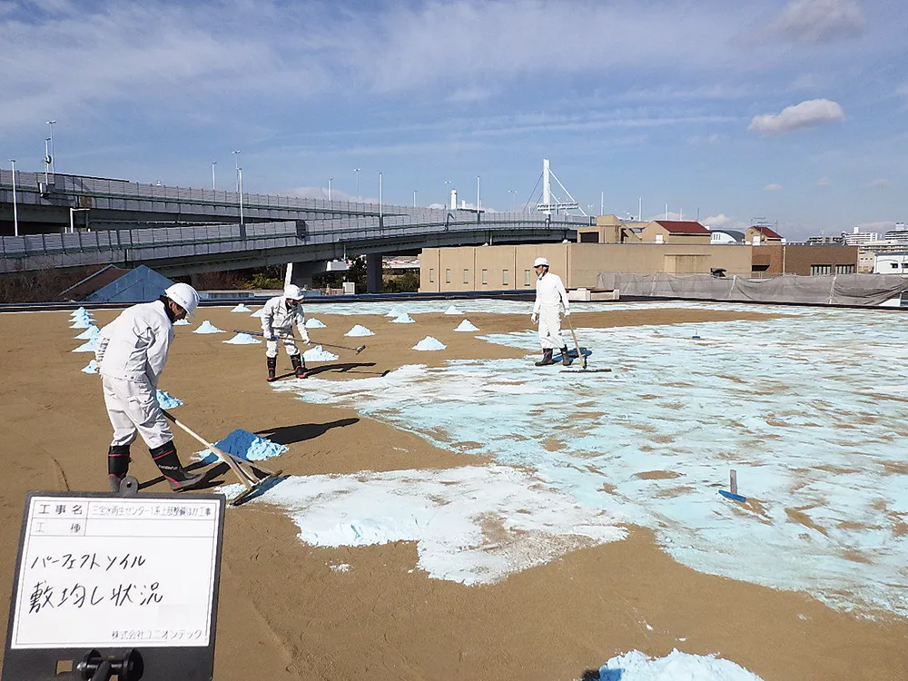 2 パーフェクトソイル敷均し